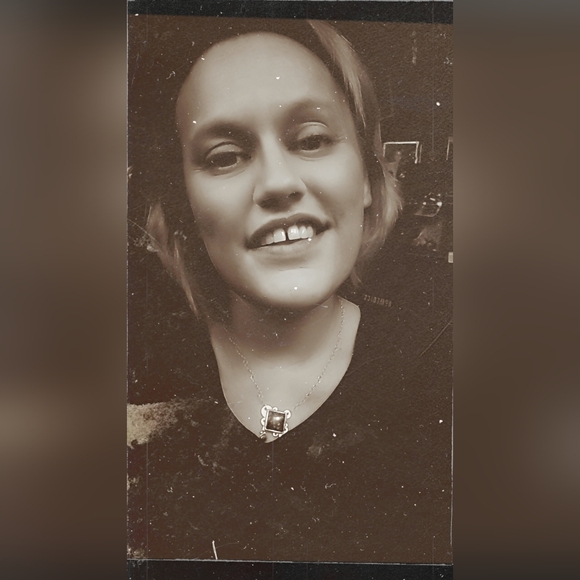 Meet your Posher, Jessica - Picture 1 of 1